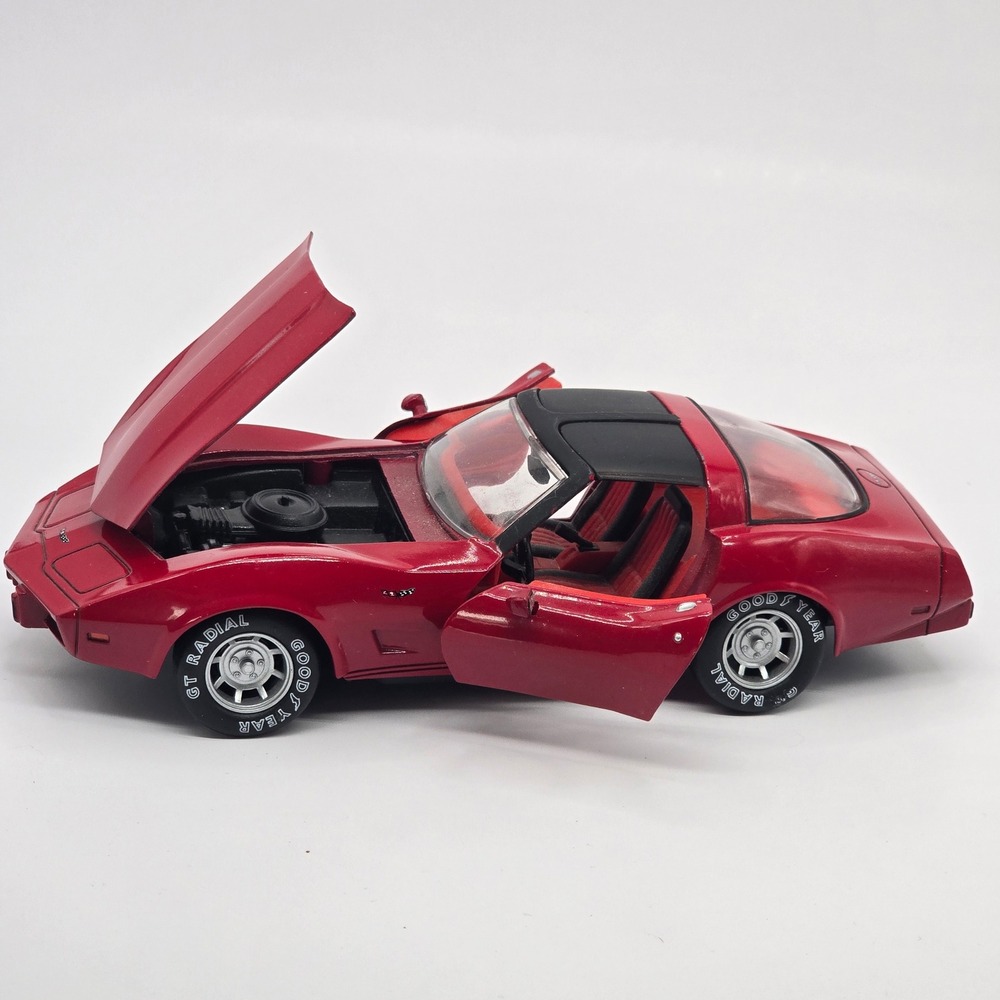 1979 Chevrolet Corvette 1:24 Scale Red Diecast Model Car Opening Hood Doors